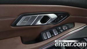BMW 3-Series 320i Touring Luxury 2021 года из Южной Кореи