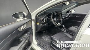 Kia K3 2020 года из Южной Кореи