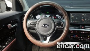Kia Niro 1.6 HEV 2020 года из Южной Кореи