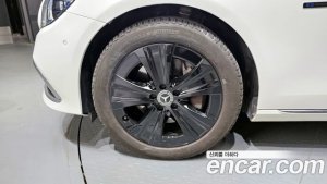 Mercedes-Benz E-Class E300e 4MATIC Exclusive 2021 года из Южной Кореи