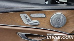 Mercedes-Benz E-Class E300e 4MATIC Exclusive 2021 года из Южной Кореи