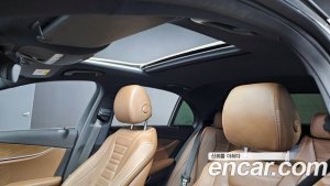 Mercedes-Benz E-Class E300e 4MATIC Exclusive 2021 года из Южной Кореи