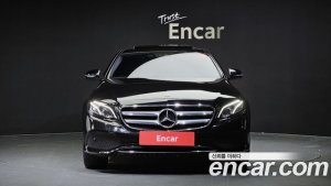 Mercedes-Benz E-Class E220d Avantgarde 2020 года из Южной Кореи