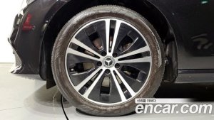 Mercedes-Benz E-Class E220d Avantgarde 2020 года из Южной Кореи