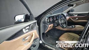 Mercedes-Benz E-Class E220d Avantgarde 2020 года из Южной Кореи