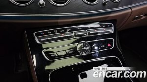 Mercedes-Benz E-Class E220d Avantgarde 2020 года из Южной Кореи