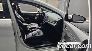 Hyundai AVANTE 1.6 2020 года из Южной Кореи
