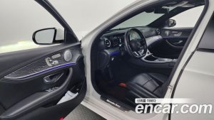 Mercedes-Benz E-Class E350 4MATIC AMG Line 2021 года из Южной Кореи