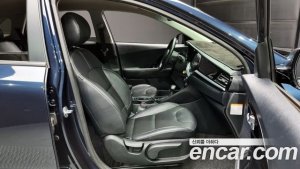 Kia Niro 1.6 HEV 2020 года из Южной Кореи