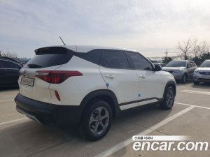 Kia Seltos Дизель 1.6 2WD 2022 года из Южной Кореи