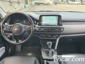 Kia Seltos Дизель 1.6 2WD 2022 года из Южной Кореи