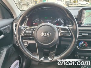 Kia Seltos Дизель 1.6 2WD 2022 года из Южной Кореи