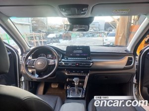 Kia Seltos Бензин 1.6 Turbo 2WD 2022 года из Южной Кореи