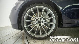Mercedes-Benz E-Class E300 4MATIC AMG Line 2021 года из Южной Кореи