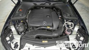 Mercedes-Benz E-Class E300 4MATIC AMG Line 2021 года из Южной Кореи