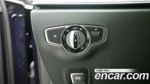 Mercedes-Benz E-Class E300 4MATIC AMG Line 2021 года из Южной Кореи