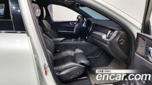 Volvo XC60 T8 R-line 2021 года из Южной Кореи