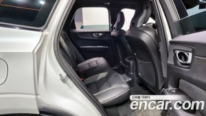 Volvo XC60 T8 R-line 2021 года из Южной Кореи