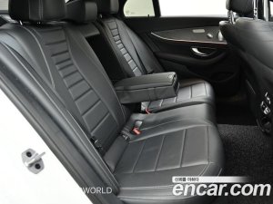 Mercedes-Benz E-Class E350 4MATIC AMG Line 2021 года из Южной Кореи