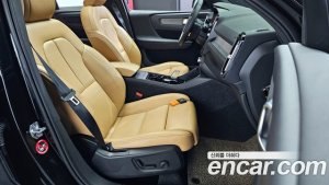 Volvo XC40 B4 Inscription 2021 года из Южной Кореи