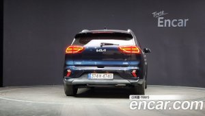 Kia Niro 1.6 HEV 2022 года из Южной Кореи