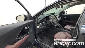 Kia Niro 1.6 HEV 2022 года из Южной Кореи
