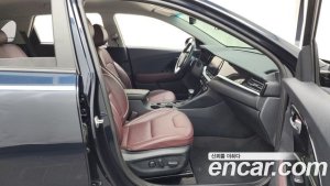Kia Niro 1.6 HEV 2022 года из Южной Кореи