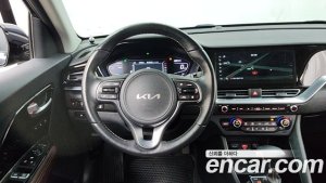 Kia Niro 1.6 HEV 2022 года из Южной Кореи