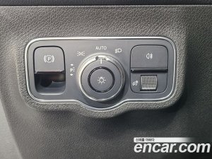 Mercedes-Benz GLB-Class GLB220 2021 года из Южной Кореи