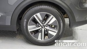 Kia Niro 1.6 HEV 2020 года из Южной Кореи