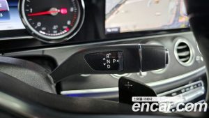 Mercedes-Benz E-Class E220d Avantgarde 2020 года из Южной Кореи