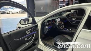 Mercedes-Benz E-Class E220d Avantgarde 2020 года из Южной Кореи