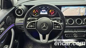 Mercedes-Benz E-Class E220d Avantgarde 2020 года из Южной Кореи