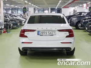 Volvo S60 B5 Inscription 2021 года из Южной Кореи
