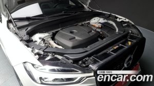 Volvo XC60 T8 R-line 2021 года из Южной Кореи