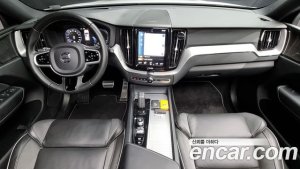 Volvo XC60 T8 R-line 2021 года из Южной Кореи