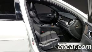 Volvo XC60 T8 R-line 2021 года из Южной Кореи