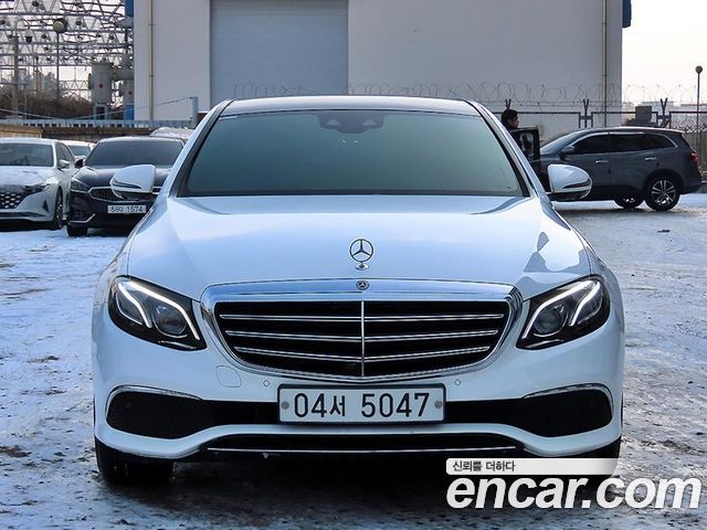 Mercedes-Benz E-Class E300e Exclusive 2019 года из Кореи