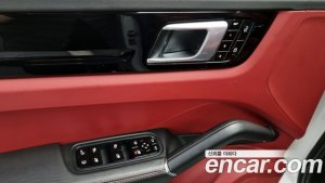 Porsche Cayenne 3.0 E-하이브리드 2020 года из Южной Кореи