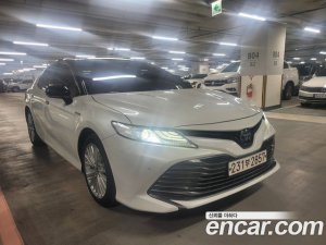 Toyota Camry 2.5 XLE HYBRID 2021 года из Южной Кореи