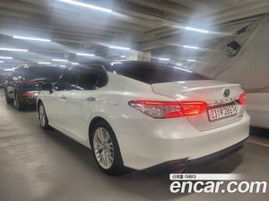 Toyota Camry 2.5 XLE HYBRID 2021 года из Южной Кореи