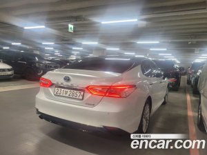 Toyota Camry 2.5 XLE HYBRID 2021 года из Южной Кореи