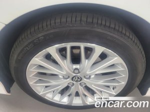 Toyota Camry 2.5 XLE HYBRID 2021 года из Южной Кореи