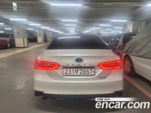Toyota Camry 2.5 XLE HYBRID 2021 года из Южной Кореи