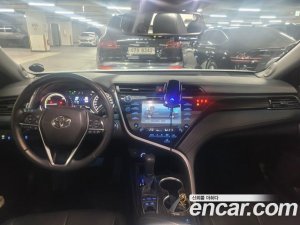 Toyota Camry 2.5 XLE HYBRID 2021 года из Южной Кореи
