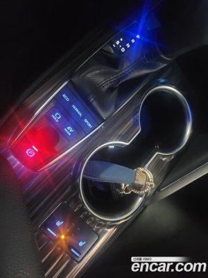 Toyota Camry 2.5 XLE HYBRID 2021 года из Южной Кореи