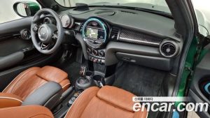 Mini Cooper Convertible DEFAULT 2020 года из Южной Кореи