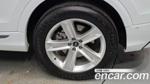 Audi Q8 45 TDI 4WD Premium 2021 года из Южной Кореи