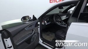 Audi Q8 45 TDI 4WD Premium 2021 года из Южной Кореи