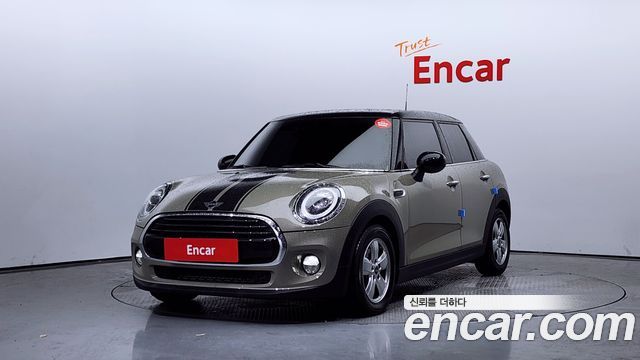 Mini Cooper 5Door DEFAULT 2019 года из Кореи